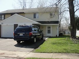 Nice, Clean 3 Bedroom Duplex Home with Two Car Parking in Bartlett, IL