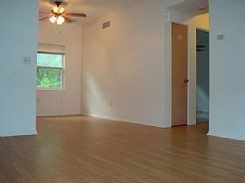  2 Bedroom Duplex Apartment near I-4 and Shopping in Altamonte Springs, FL (Photo 4 of 6)