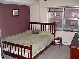 Comfy 2 Bedroom Condo with Lakefront and Parks at Your Doorstep in Chicago, IL (Photo 5 of 8)