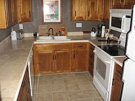 Beautiful 3 Bedroom Townhouse in South K.C. in Kansas City, MO (Photo 2 of 8)