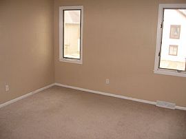 Beautiful 3 Bedroom Townhouse in South K.C. in Kansas City, MO (Photo 4 of 8)