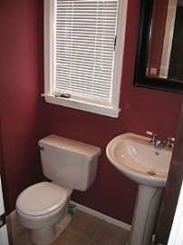 Beautiful 3 Bedroom Townhouse in South K.C. in Kansas City, MO (Photo 7 of 8)