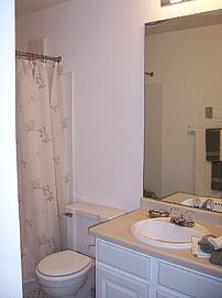 Quiet 1 Bedroom Apartment with a Lovely View with Free Garage in Madison, WI (Photo 2 of 5)