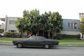 Quiet 2 Bedroom Apartment with Balcony in NO HO! in North Hollywood, CA (Photo 2 of 7)