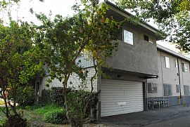 Quiet 2 Bedroom Apartment with Balcony in NO HO! in North Hollywood, CA (Photo 3 of 7)