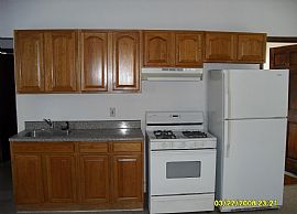 Ideal 2 BR, 1 BA Apartment  - One Block From L, A, C and J Train in Brooklyn, NY (Photo 4 of 7)