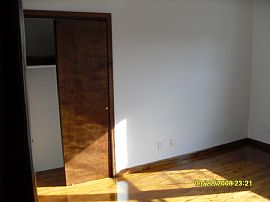 Ideal 2 BR, 1 BA Apartment  - One Block From L, A, C and J Train in Brooklyn, NY (Photo 5 of 7)
