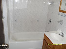 Ideal 2 BR, 1 BA Apartment  - One Block From L, A, C and J Train in Brooklyn, NY (Photo 7 of 7)