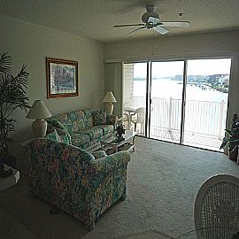 Gorgeous 2 Bedroom Condo Right on The Water in Indian Shores, FL (Photo 2 of 6)