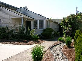 Fantastic 2 Bedroom Duplex Townhouse - One Block From Alki Beach in West Seattle, WA