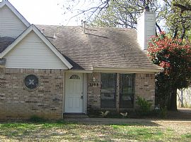 Lovely 2 Bedroom Duplex Home - Walk to Grapevine High in Grapevine, TX