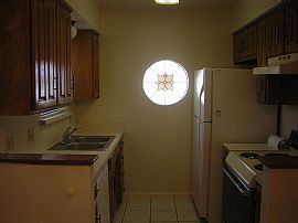 Lovely 2 Bedroom Duplex Home - Walk to Grapevine High in Grapevine, TX (Photo 7 of 10)