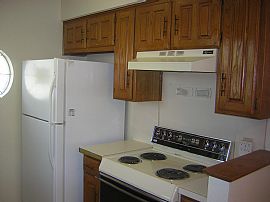 Lovely 2 Bedroom Duplex Home - Walk to Grapevine High in Grapevine, TX (Photo 8 of 10)