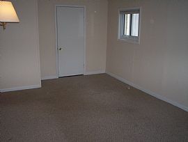 Lovely 2 Bedroom Duplex Home with Private Yard in Algonquin, IL (Photo 4 of 4)