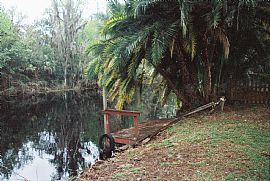 Cute 2 Bedroom Waterfront Home - Short Canal to Lake Henderson in Inverness, FL (Photo 2 of 12)