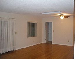 Cute 2 Bedroom Waterfront Home - Short Canal to Lake Henderson in Inverness, FL (Photo 4 of 12)