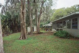 Cute 2 Bedroom Waterfront Home - Short Canal to Lake Henderson in Inverness, FL (Photo 9 of 12)