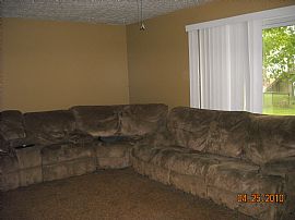 Nice 3 Bedroom Home with Partially Finished Basement in Louisville, KY (Photo 2 of 4)