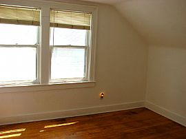 Beautiful, Well-Kept 3 Bedroom Home with Large Basement in Detroit, MI (Photo 4 of 8)