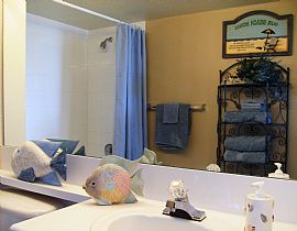 Beautiful Gated 2 Bedroom Turnkey Home with Great Amenities in Naples, FL (Photo 6 of 12)