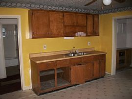  Sharp 1 Bedroom Home - Rent to Own for $465 a Month!! in Birmingham, AL (Photo 2 of 5)