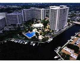 Fantastic 2 Bedroom Apartment with Sensational View in Hallandale Beach, FL (Photo 6 of 7)