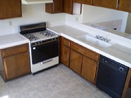 Exquisite 1 BR, 1 BA  Home with Fireplace - One Month Free! in Hawthorne, CA (Photo 3 of 7)