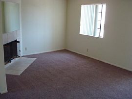 Exquisite 1 BR, 1 BA  Home with Fireplace - One Month Free! in Hawthorne, CA (Photo 4 of 7)