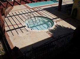 Cozy 3 Bedroom Apartment - One Month Free! with Pool and Spa in Hawthorne, CA (Photo 10 of 10)