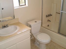 Cozy 3 Bedroom Apartment - One Month Free! with Pool and Spa in Hawthorne, CA (Photo 6 of 10)