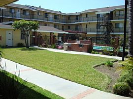 Lovely Studio Apartment  with 1st Month Free! All Utilities Paid in Hawthorne, CA (Photo 2 of 4)
