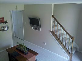 Cozy 2 Bedroom Townhouse with Lots of Storage and Great Schools in Cape Saint Claire, MD (Photo 3 of 8)