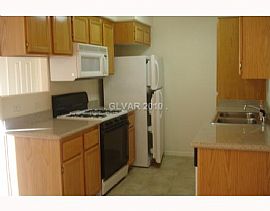 Excellent 2 Bedroom Condo - Like Brand New!  in Las Vegas, NV (Photo 2 of 9)