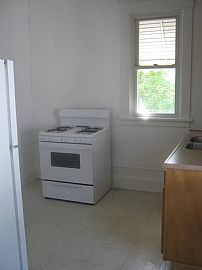 Spacious 2 Bedroom Duplex Home with Off Street Parking  in Price Hill, OH (Photo 3 of 10)