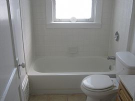 Spacious 2 Bedroom Duplex Home with Off Street Parking  in Price Hill, OH (Photo 7 of 10)