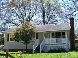 Cute 3 Bedroom Cottage Home with Amazing Front Porch in Charlotte, NC