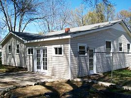 Cute 3 Bedroom Cottage Home with Amazing Front Porch in Charlotte, NC (Photo 6 of 7)