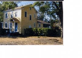 Lovely 3 Bedroom Home with Privacy and Updated Interior in Wilmington, NC