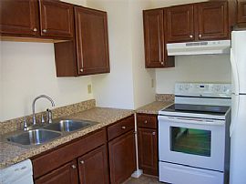 New, Renovated 3 Bedroom Home with Den  in Norfolk, VA (Photo 5 of 8)