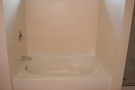 Big Beautiful 5 Bedroom Home with Amazing Sitting Area in Fort Worth, TX (Photo 10 of 12)