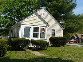 Quaint 5 Room, 2 Bedroom Cottage - Great alternative to Condo in Riverside, RI