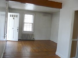 Quaint 5 Room, 2 Bedroom Cottage - Great alternative to Condo in Riverside, RI (Photo 6 of 10)