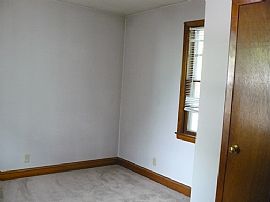 Quaint 5 Room, 2 Bedroom Cottage - Great alternative to Condo in Riverside, RI (Photo 8 of 10)