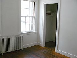 Quaint 5 Room, 2 Bedroom Cottage - Great alternative to Condo in Riverside, RI (Photo 9 of 10)