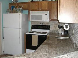 Cute 2 Bedroom Condo on East Side of Ponte Vedra Beach in Ponte Vedra Beach, FL (Photo 4 of 12)