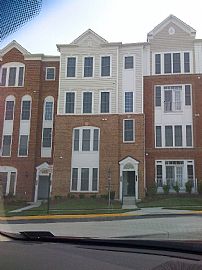 Enticing 3 Bedroom Townhouse Style Condo with 2251 Sq. Ft. in Woodbridge, VA