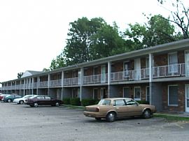 1 BR 1BA CONDO close to Iroquois Park in Louisville, KY (Photo 1 of 2)