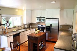 Lovely 3 Bedroom Home with Gourmet Kitchen in Alta Loma in Rancho Cucamonga, CA (Photo 3 of 8)