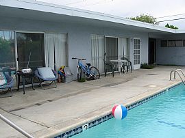 Marvelous 2 Bedroom Apartment with Off-Street Parking in Palm Desert, CA (Photo 3 of 6)