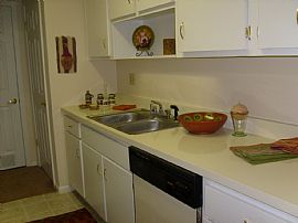 Adorable 2 Bedroom Apartment with $1,300 in Free Rent!  in Indianapolis, IN (Photo 2 of 5)